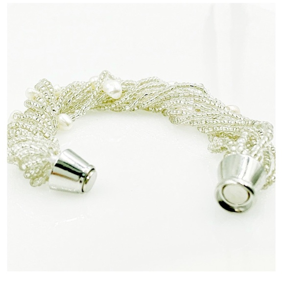 Luxe Pearl Bracelet - Picture 2 of 3